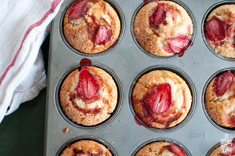 strawberry muffins-8