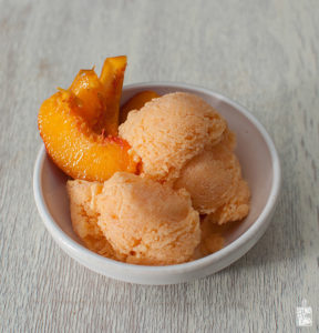 Peach kefir ice cream | Sitno seckano