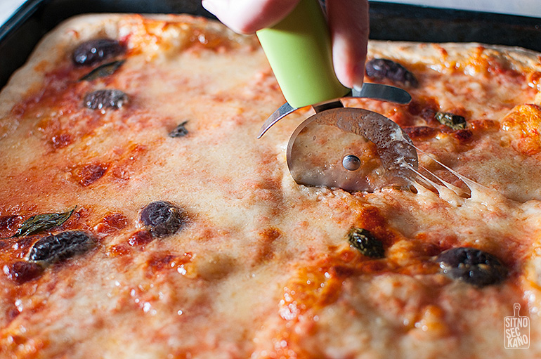 Quick pizza dough | Sitno seckano
